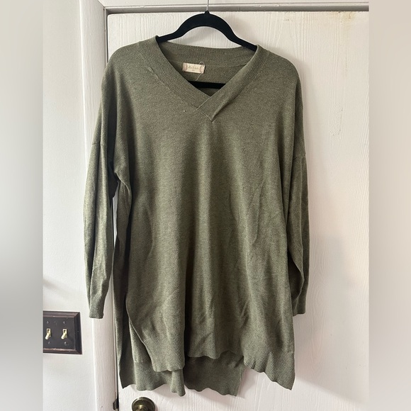 Altar'd State Sweaters - Altar’d State v-neck sweater size M/L